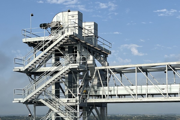 Material handling structure