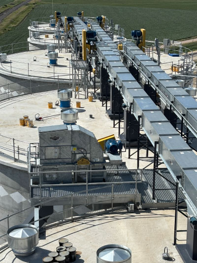 Drag conveyor for bulk material handling